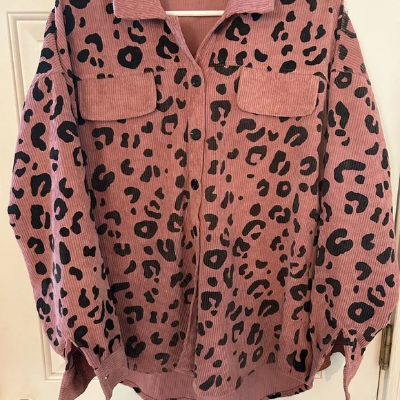 ePretty Chicago brand pink/rose cheetah design thin shacket jacket. Size Med - Picture 11 of 12